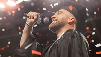 Travis Kelce juga seorang host acara New Height Show. (Foto: dok Instagram gobearcats)
