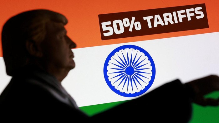 Trump Kenakan Tarif 50% ke India Indian flag, 3D-printed miniature model depicting U.S. President Donald Trump and phrase