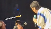 Ini duit beneran? Oh palsu? Eh bohong ya? Ini duit beneran ya Allah tolong ini gimana nih, kata Vidi Aldiano dalam Instagram miliknya. Foto: dok instagram Vidi Aldiano