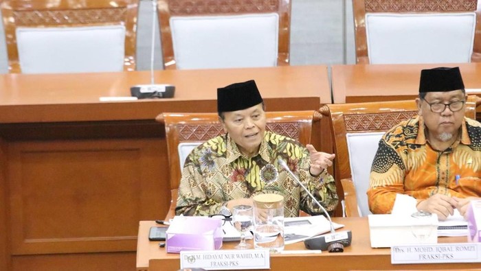 Wakil Ketua MPR RI Hidayat Nur Wahid (HNW)