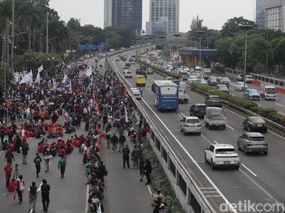 Ada Demo Buruh, Jalan Gatsu Depan DPR Ditutup