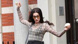 Anne Hathaway Bakal Silau Banget Tahun Depan