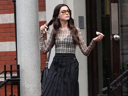 Anne Hathaway Jatuh saat Syuting The Devil Wears Prada 2, Hak Sepatu Patah