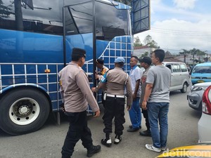 Sekat Massa Buruh-Siswa ke DPR RI, Polisi Periksa Bus-Stasiun di Sukabumi