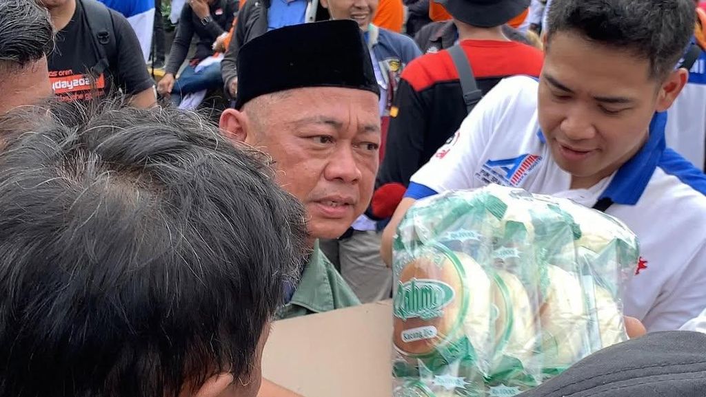 Bang Madun Gabung Lagi dengan Pendemo di Depan Gedung DPR RI