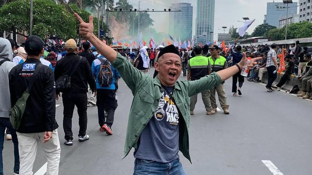 Video: Aksi Bang Madun Ikut Aksi Demo di Gedung DPR