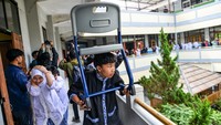 Kegiatan tersebut bertujuan menanamkan kesadaran sejak dini tentang pentingnya mitigasi bencana, khususnya menghadapi potensi gempa bumi akibat pergerakan Sesar Lembang yang melintasi wilayah Kota Bandung. Dengan pembekalan ini, siswa diharapkan mampu bertindak cepat dan tepat jika suatu saat menghadapi situasi darurat. ANTARA FOTO/Raisan Al Farisi