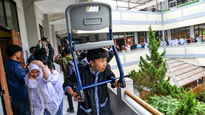 Belajar Siaga Bencana, Siswa Bandung Ikuti Simulasi Gempa Bumi