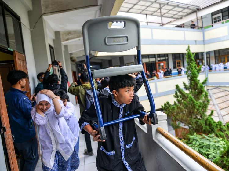 Belajar Siaga Bencana, Siswa Bandung Ikuti Simulasi Gempa Bumi