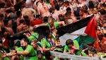 Bendera Palestina Raksasa Berkibar di Tengah Riuh Festival Tomatina Spanyol