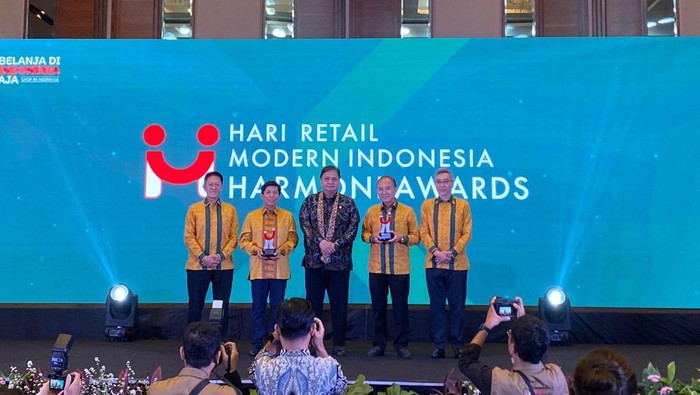 BUCCHERI meraih penghargaan Lifetime Retail Achievement of The Year 2025 (Brand) pada ajang Hari Retail Modern Indonesia - Harmoni Awards 2025 di Swissôtel