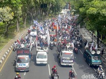 Arus Lalu Lintas Tersendat Imbas Demo Buruh di Surabaya
