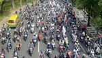 Arus Lalu Lintas Tersendat Imbas Demo Buruh di Surabaya