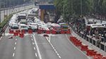 Demo Depan DPR Memanas, Massa Terobos Tol Dalkot