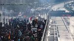 Demo Depan DPR Ricuh, Massa Dipukul Mundur Polisi