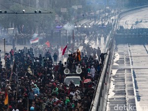 Rakyat Marah! Gedung DPR Trending Berhari-hari