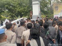 Kenaikan PBB 44,26% Picu Demo di Depan Kantor Bupati Pinrang