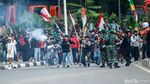 Detik-detik Bentrokan Pecah di Underpass Slipi