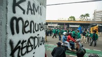 Mereka tidak lihat bahwa rakyatnya tidak pernah tinggal, bahkan hampir setiap hari rakyatnya kelaparan, imbuh dia.