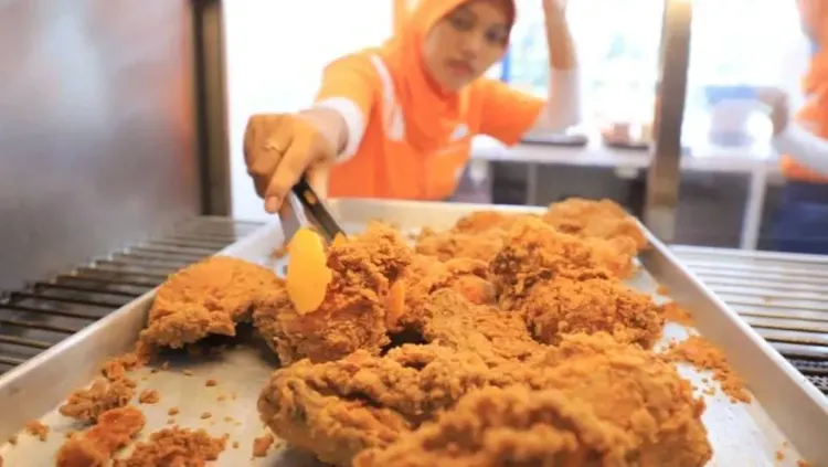 10 Fried Chicken Gurih Renyah dengan Harga Merakyat!