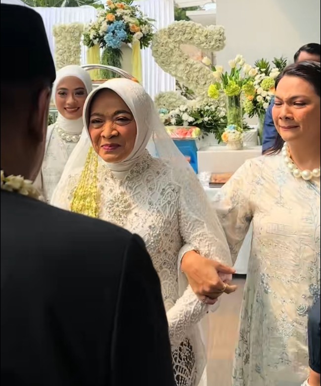 Gaya Hijab Ayudia Bing Slamet Antar Ibunda Menikah