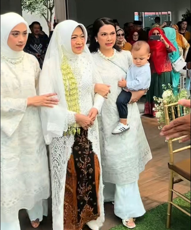 Gaya Hijab Ayudia Bing Slamet Antar Ibunda Menikah