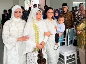 Potret Ayudia Bing Slamet Antar Ibunda Menikah, Pakai Hijab Simple & Tunik