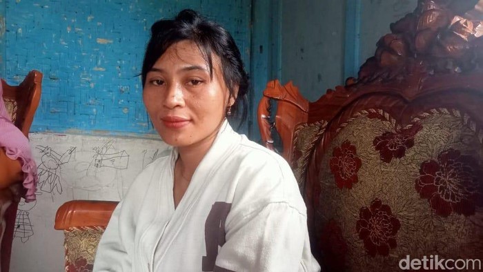 Kakak kandung Agus Hilimi, Sasmita Hilimi