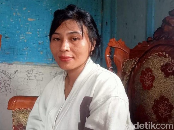 Kakak kandung Agus Hilimi, Sasmita Hilimi
