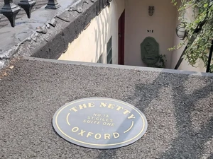 Bekas Toilet Umum Ini Disulap Jadi Hotel, Lokasinya Nyempil Banget!