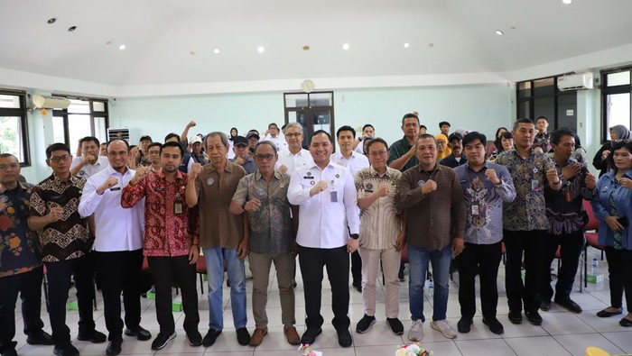Imigrasi Jaksel menggelar sosialisasi ke warga Tebet untuk mewaspadai jebakan TPPO dan penipuan daring hingga mengajak mengawasi WNA mencurigakan. (dok Istimewa)