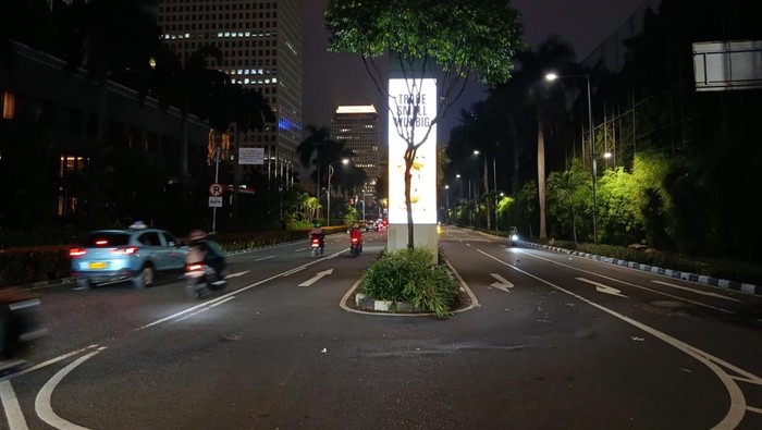 Jalan Asia Afrika berangsur normal setelah massa pelajar membubarkan diri