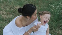 Jennifer menyebut, Kamari, adalah kebahagiaannya yang luar biasa. Gak cuma itu, ia juga menyebut anaknya adalah kebanggaannya. Foto: dok instagram Jennifer Coppen dan Justin Hubner