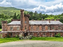 Ketika Istana Sudah Lapuk, Warga Sepakat buat Jual!