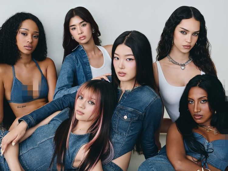 7 Pesona KATSEYE, Girl Group Global HYBE yang Viral Jadi Model Denim GAP