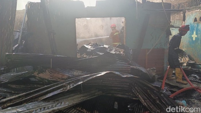 Kebakaran rumah di Jalan Daeng Tantu, Kelurahan Rappokalling, Kecamatan Tallo, Makassar.