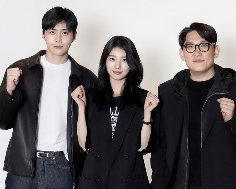 Kim Seon Ho dan Suzy melakukan pembacaan naskah drama Korea Delusion.