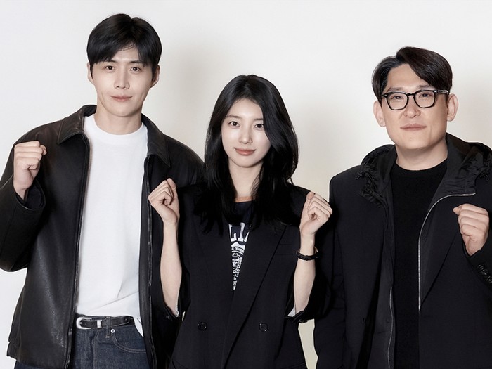 Kim Seon Ho dan Suzy melakukan pembacaan naskah drama Korea Delusion.