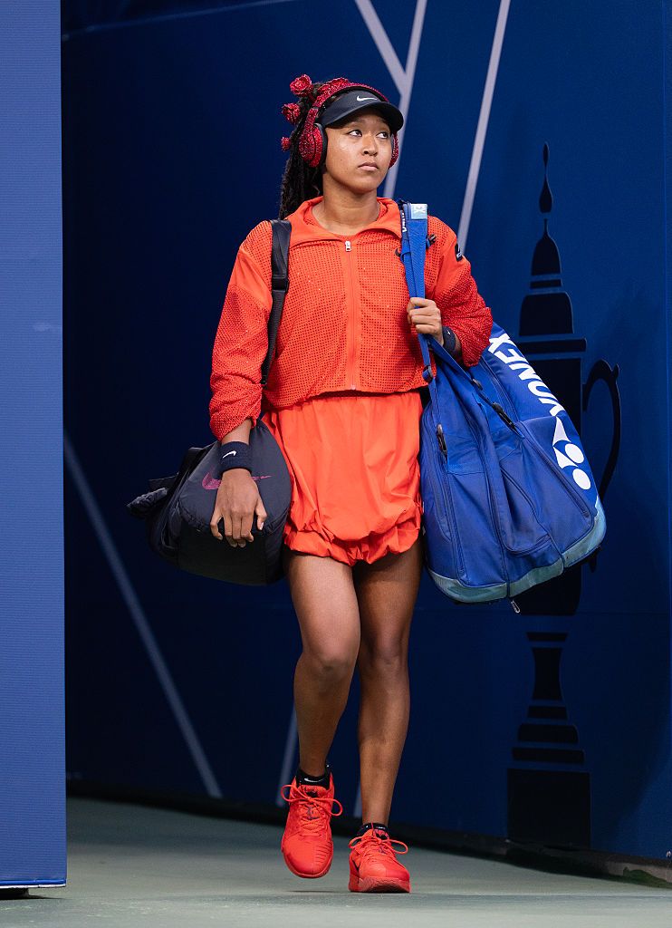 Labubu Naomi Osaka di US Open 2025 NEW YORK, NEW YORK - AUGUST 25: Detailed view of the bag of Naomi Osaka of Japan with a bedazzled Labubu and her headdress during her Women's Singles First Round match on Day Three against Greet Minnen of Belgium at the 2025 US Open at USTA Billie Jean King National Tennis Center on August 24, 2025 in New York City. (Photo by Susan Mullane/ISI Photos/ISI Photos via Getty Images)