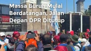 Video: Massa Buruh Mulai Berdatangan, Jalan di Depan DPR Ditutup
