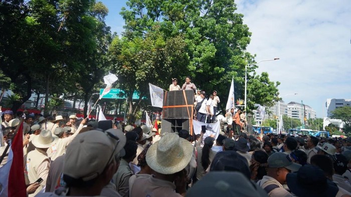 Massa Tani Merdeka sempat aksi damai di Patung Kuda
