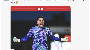 Kiper Grimsby ternyata fans MU sehingga terasa istimewa bisa mengalahkan mereka. Foto: X.com
