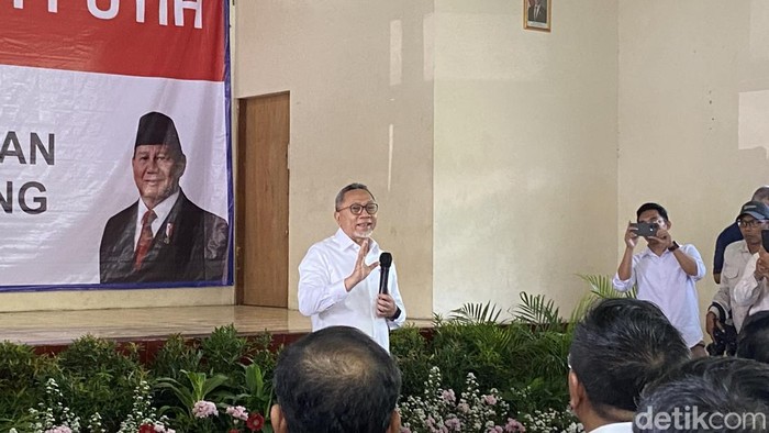 Menteri Koordinator Bidang Perekonomian Zulkifli Hasan (Zulhas) meninjau Koperasi Desa (Kopdes) di Kelurahan Gedawang, Kota Semarang, Kamis (28/8/2025).