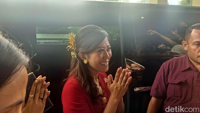 Menteri Komunikasi dan Digital, Meutya Hafid, seusai memberikan kuliah umum di Universitas Udayana (Unud), Jimbaran, Kuta Selatan, Badung, Bali, Kamis (28/8/2025). (Foto: Fabiola Dianira/detikBali)