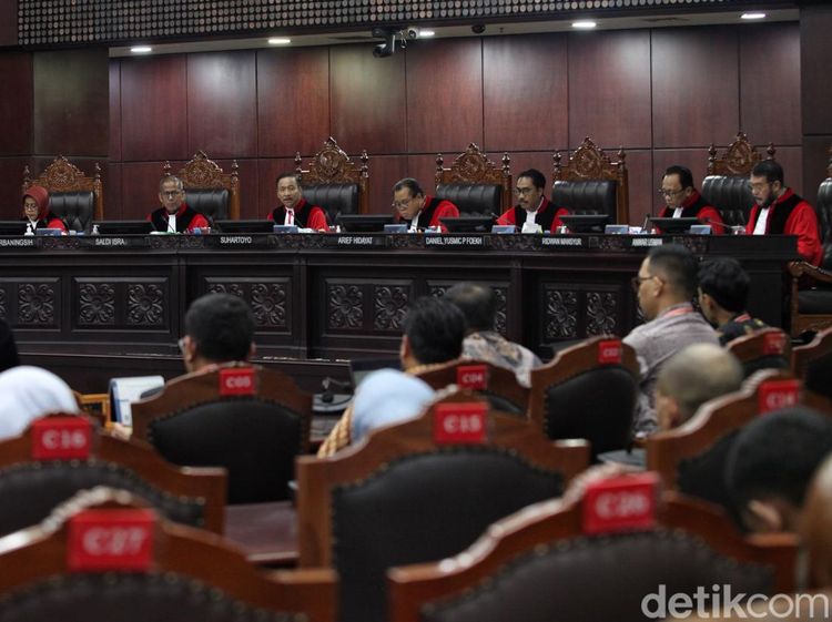 MK Gelar Sidang Putusan Wamen Rangkap Komisaris
