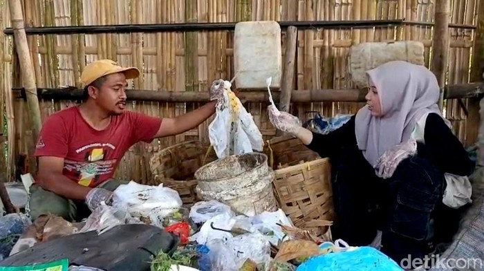 Muhammad Nashir alih profesi dari guru menjadi pengelola sampah Muhammad Nashir alih profesi dari guru menjadi pengelola sampah