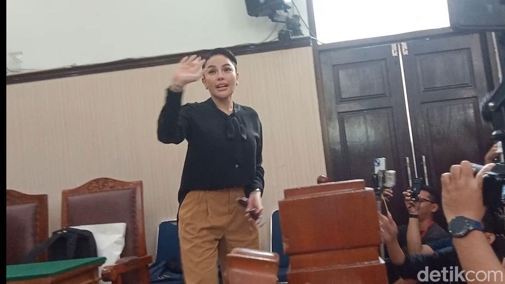 Nikita Mirzani Serang Balik, Gak Pernah Memeras dan Terima Rp 15 M dari Melvina