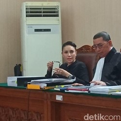 Nikita Mirzani Emosional Pertahankan Argumen dan Bantah Lakukan Pengancaman