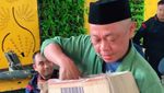 Aksi Nyak Kopsah Berbagi Air Mineral dan Camilan Saat Demo di DPR