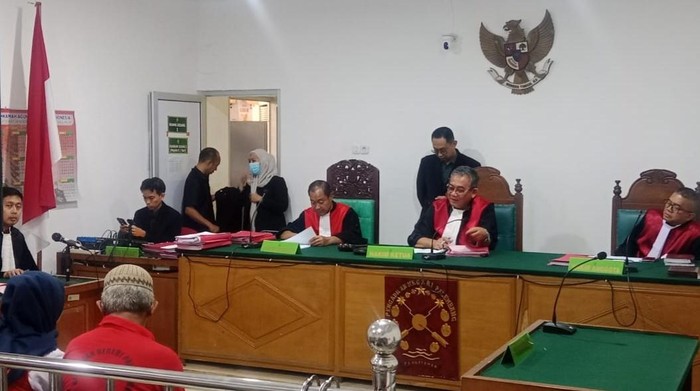Pasutri di Palembang nekat berbisnis sabu jalani sidang di PN Palembang.